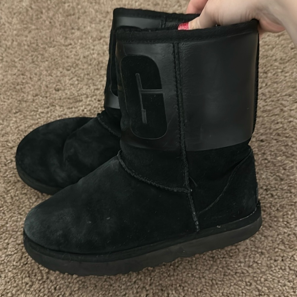 UGG Black classic Leather suede shearing boots Size 5 - Picture 4 of 9